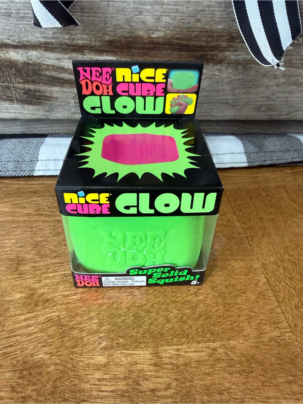 NeeDoh Nice Cube Glow Super Solid Squish - Green